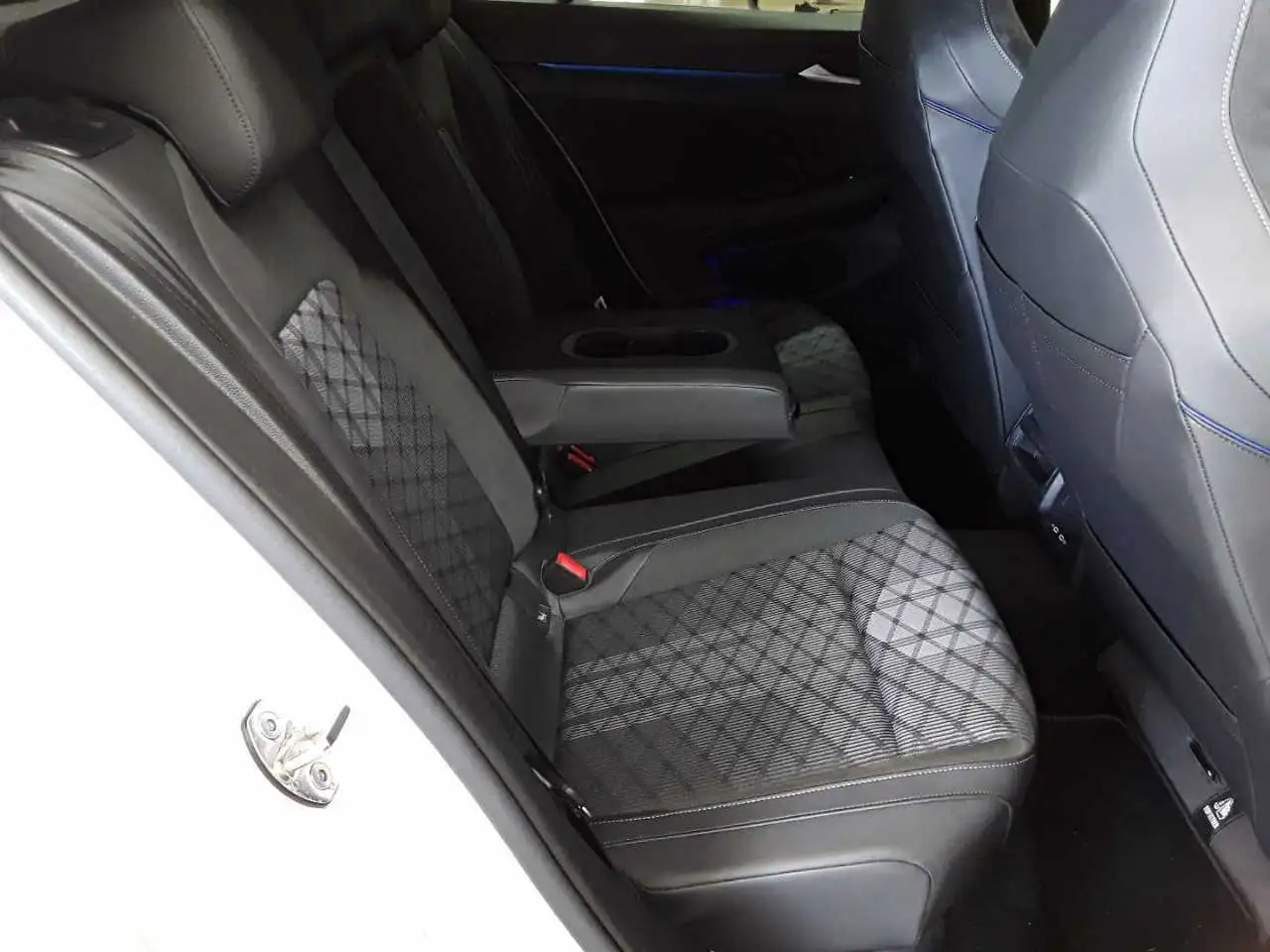 Volkswagen Golf 1.5 eTSI DSG R-Line APP ACC SHZ KAM, миниатюра 14