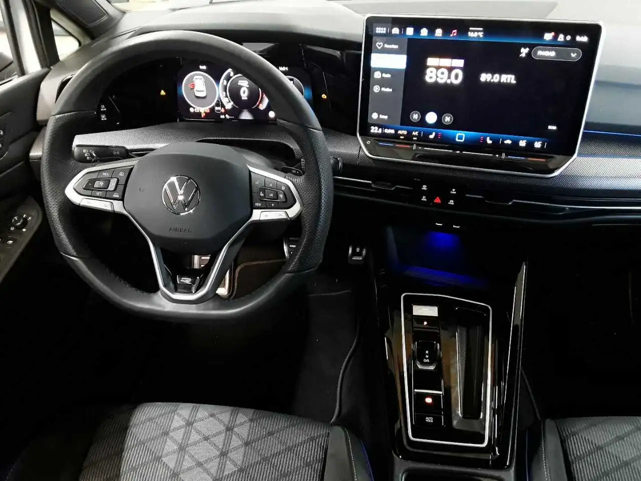 Volkswagen Golf 1.5 eTSI DSG R-Line APP ACC SHZ KAM, миниатюра 10