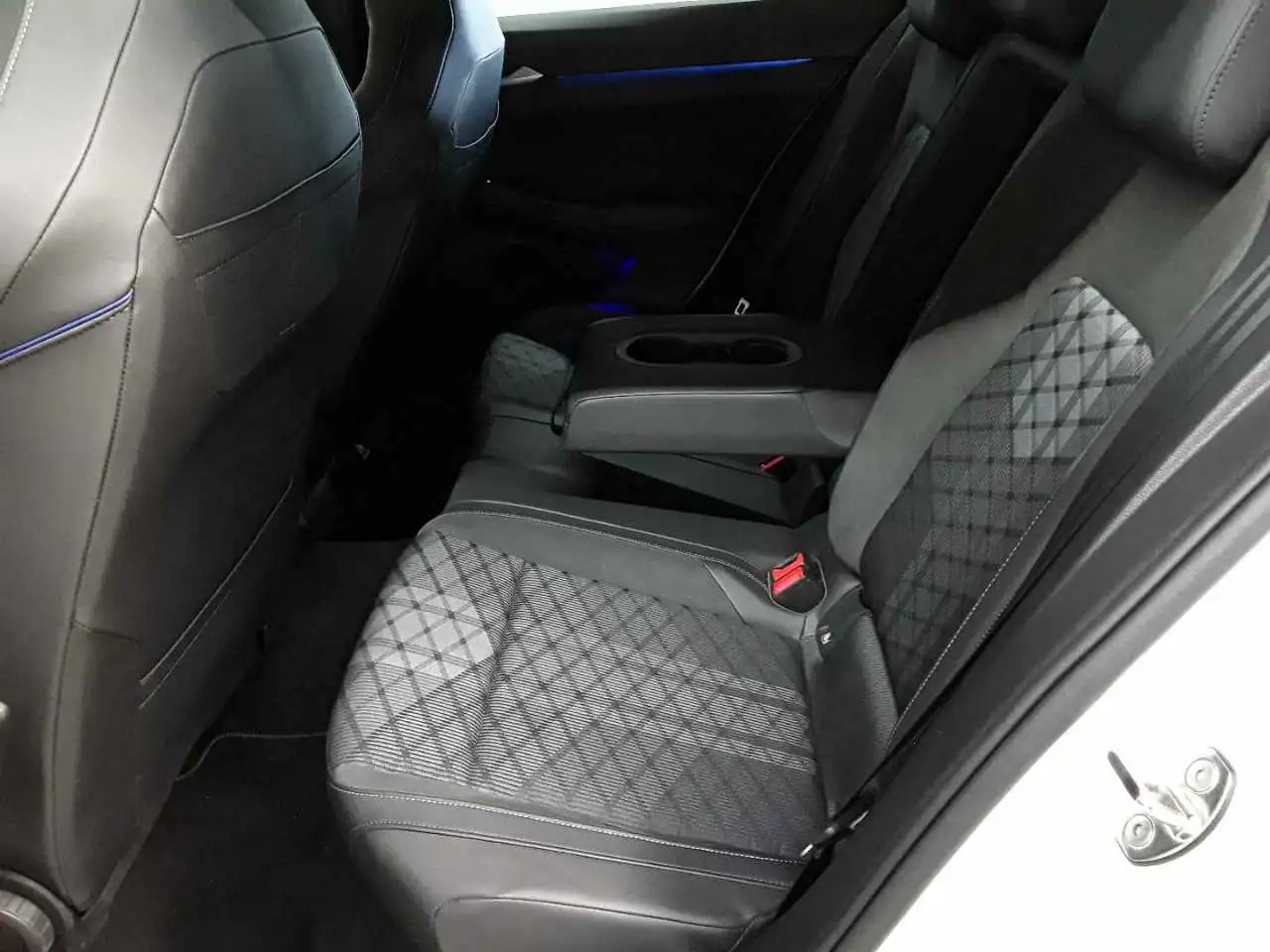 Volkswagen Golf 1.5 eTSI DSG R-Line APP ACC SHZ KAM, миниатюра 13