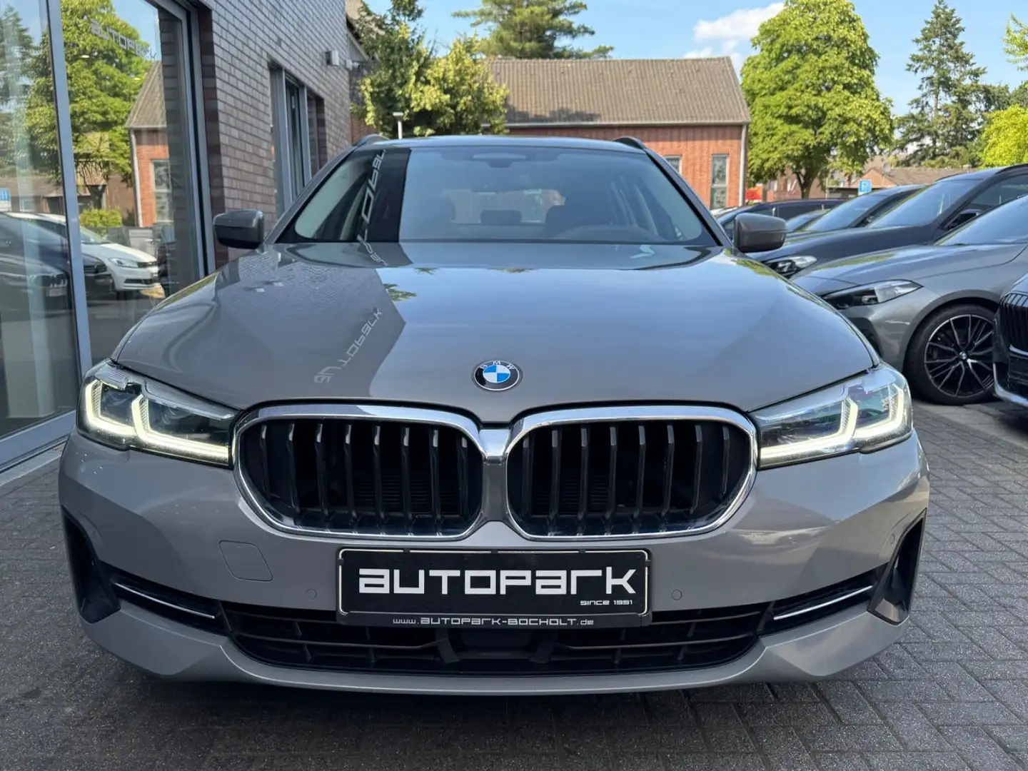 BMW 530 d T xDrive 4-Zonen DAProf. HUD Memory AHK 19" Grau - 2