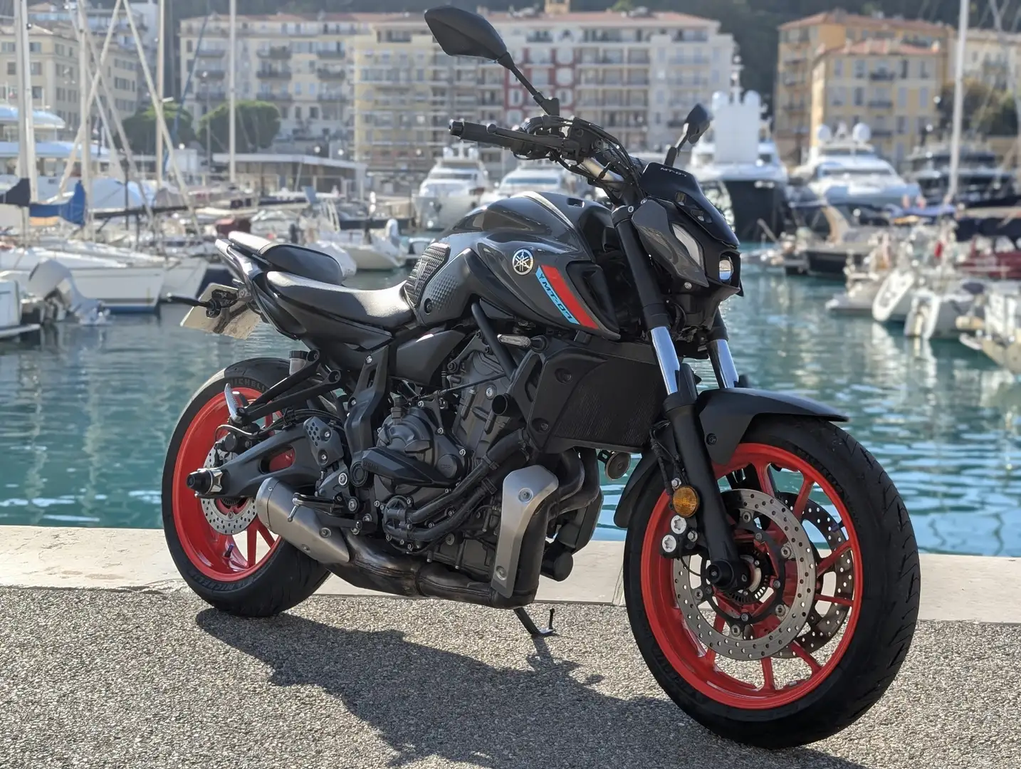 Yamaha MT-07 Grigio - 1