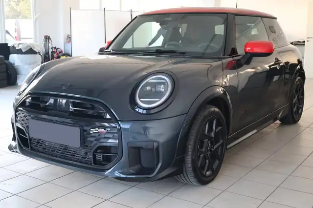 Mini Hatch view 4