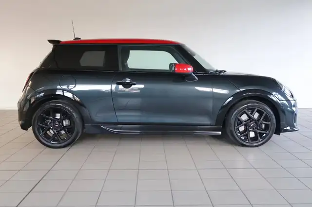 Mini Hatch view 9