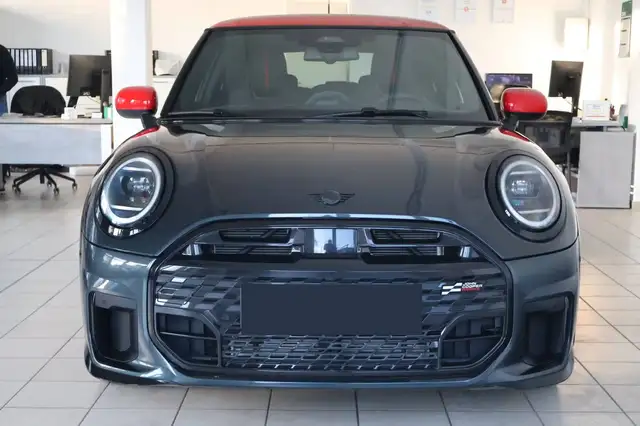 Mini Hatch view 5