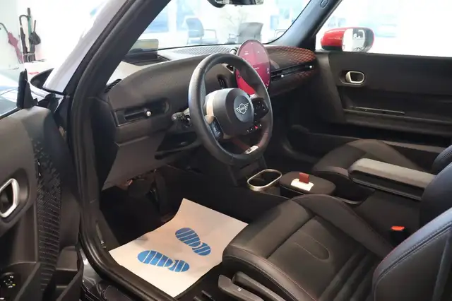 Mini Hatch view 6