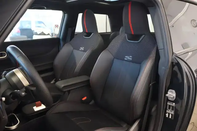 Mini Hatch view 11