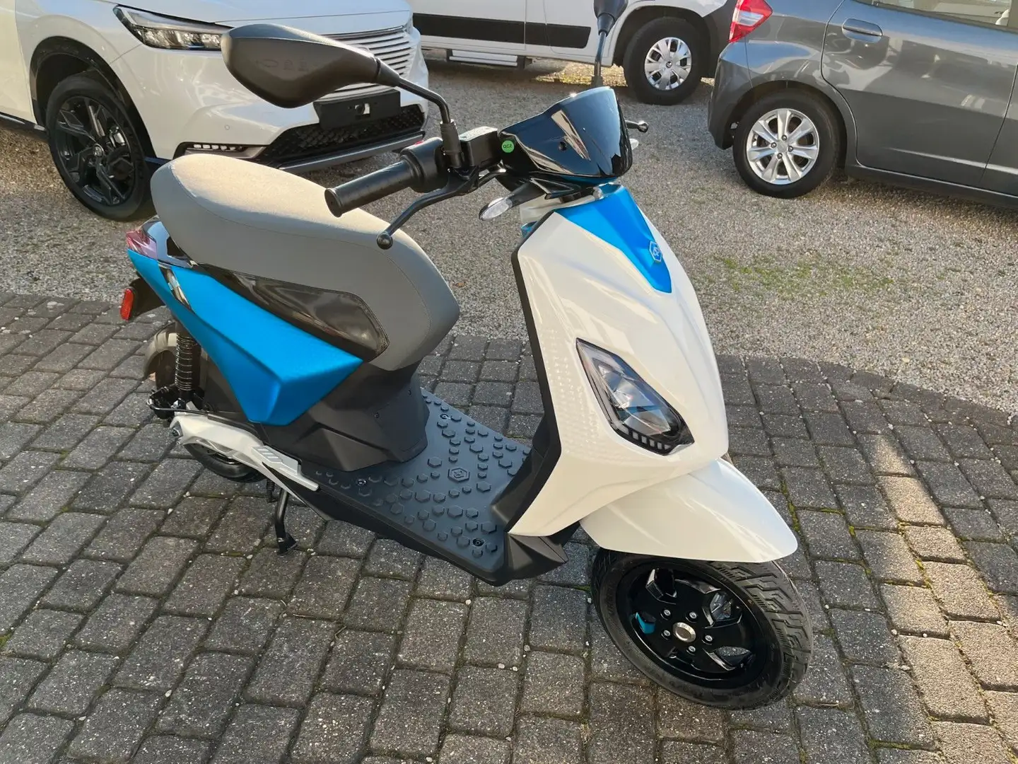 Piaggio 1 One LR+ 45 km/h ELEKTROROLLER PMP Bianco - 2