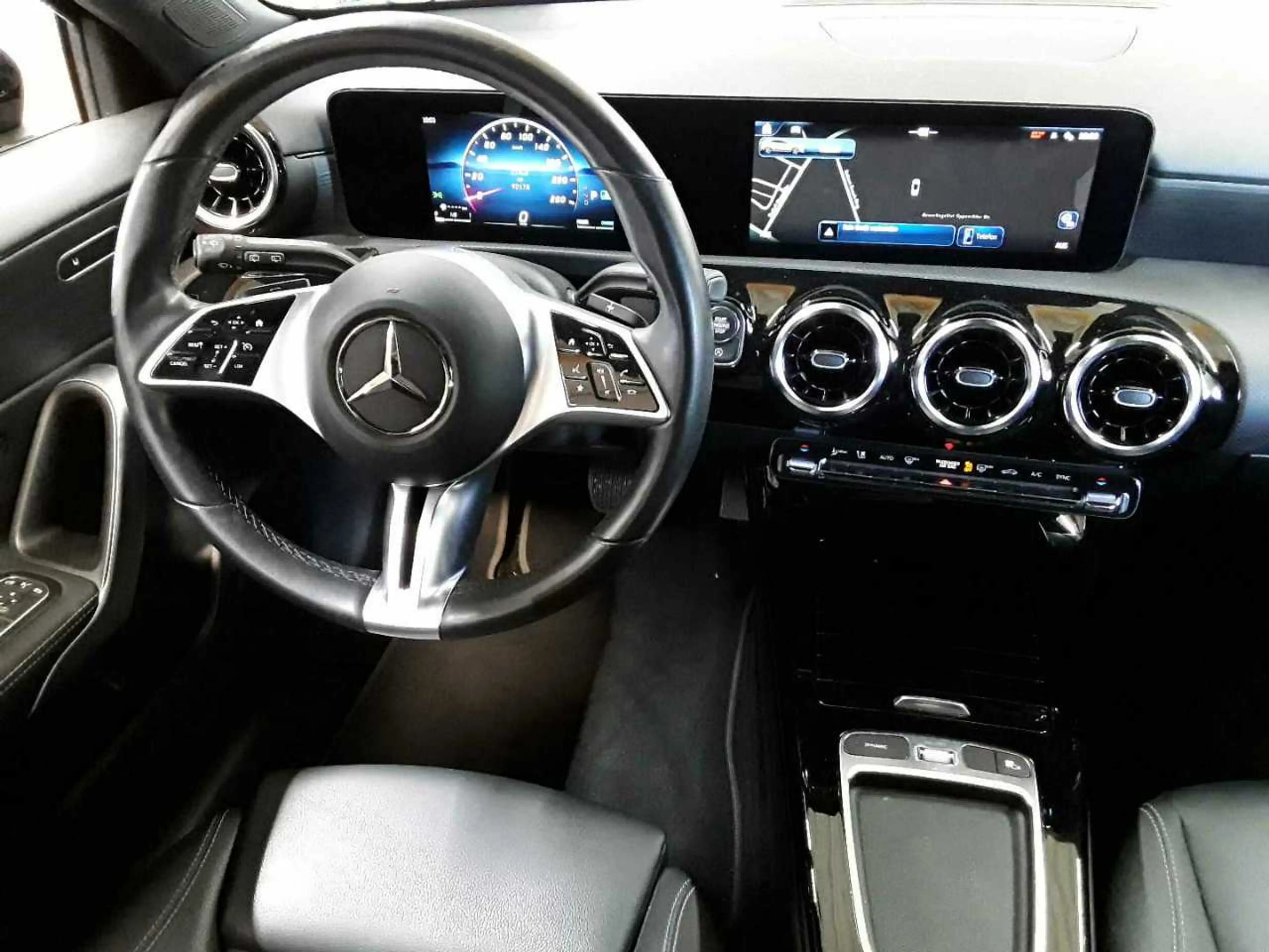 Mercedes-Benz A 200 A 200 7G-DCT Progressive Advanced Navi SHZ — photo 10