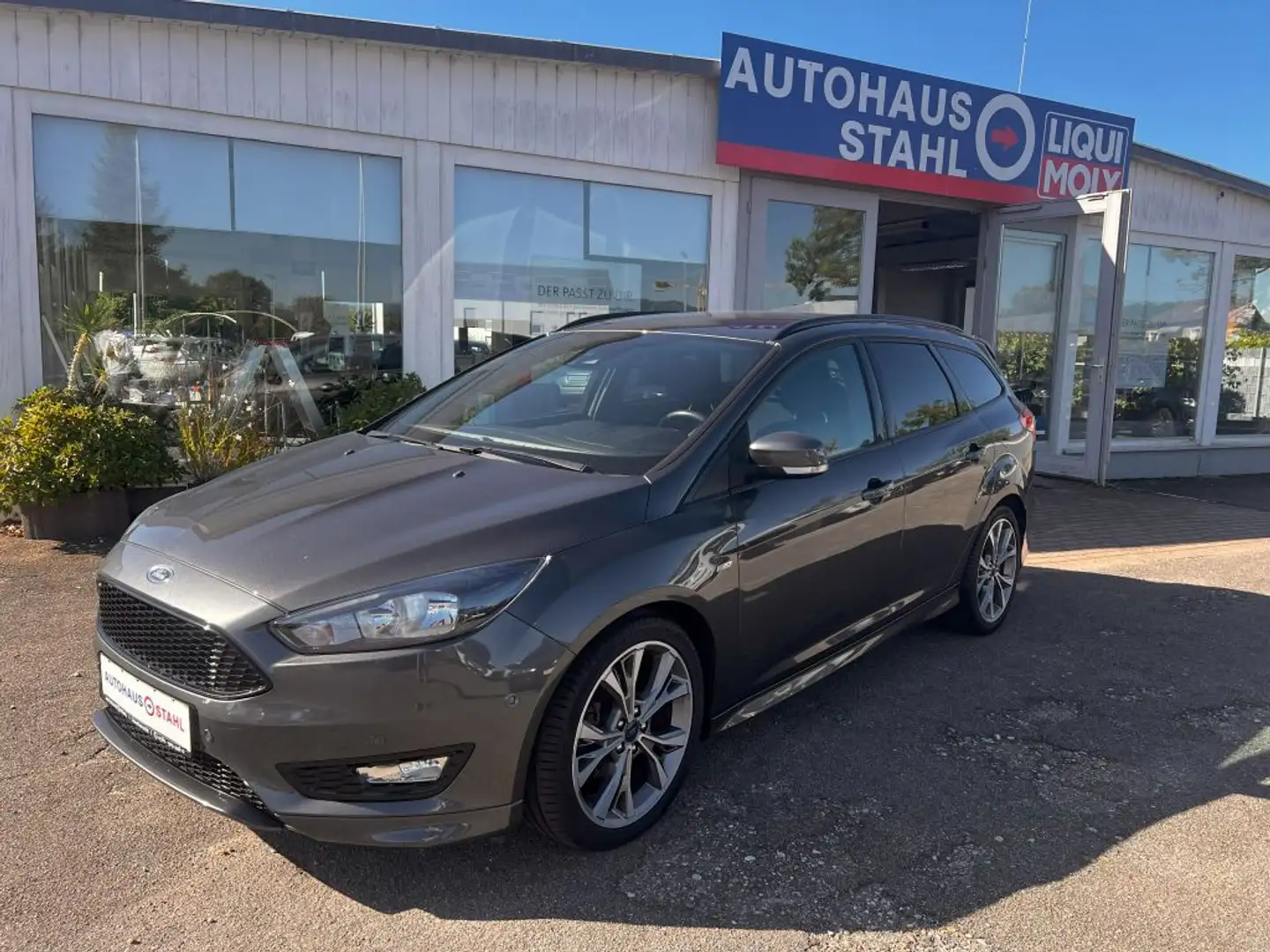 Ford Focus Turnier 1.0 EcoBoost Start-Stopp-System Aut. ST-Li Grau - 1