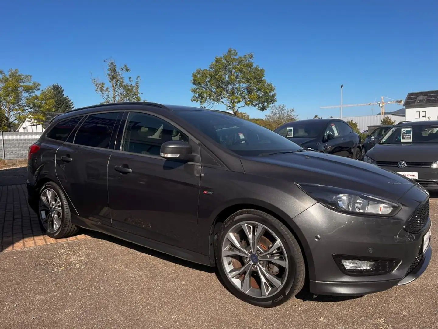 Ford Focus Turnier 1.0 EcoBoost Start-Stopp-System Aut. ST-Li Grau - 2