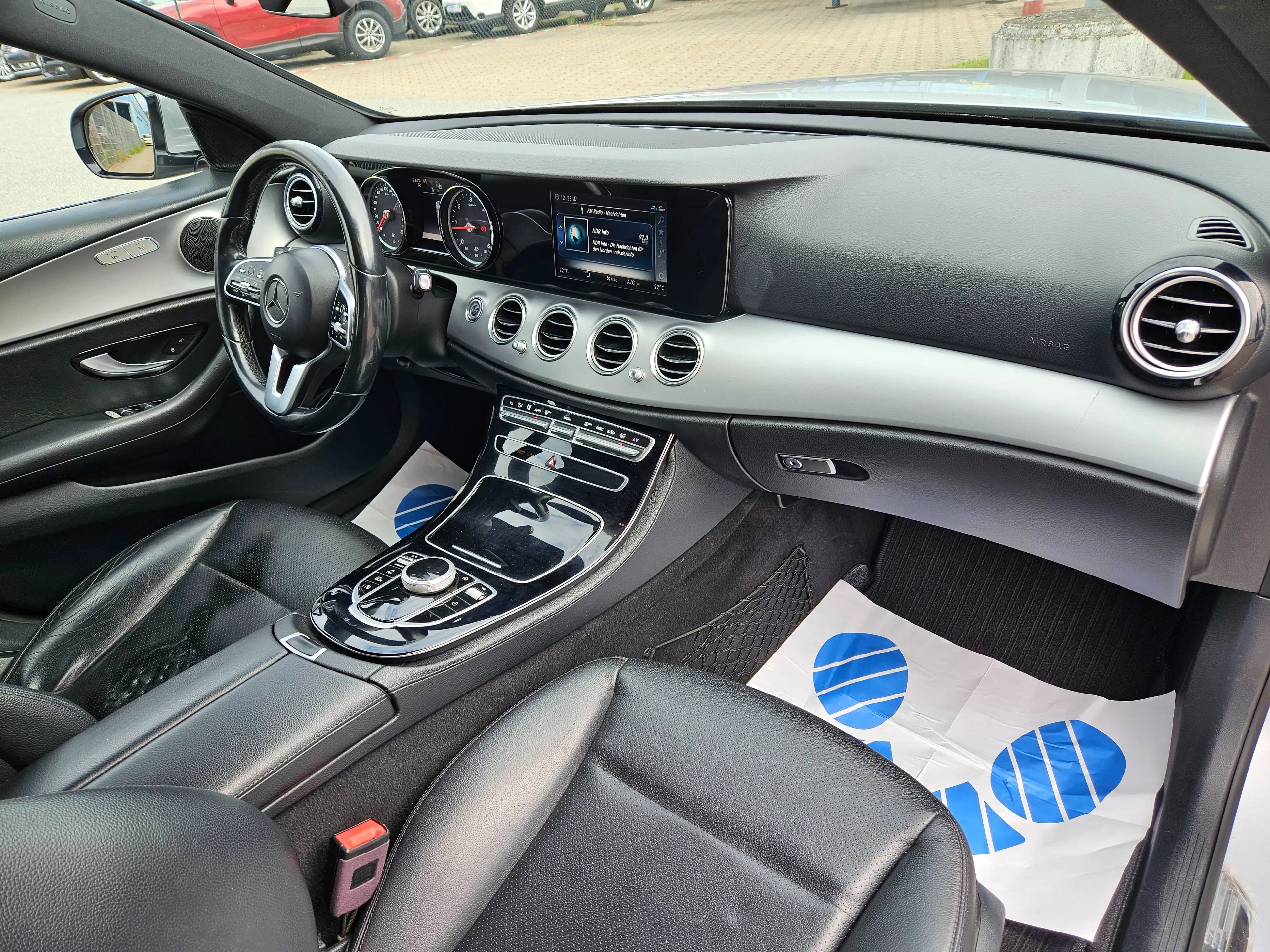 Mercedes-Benz E 200 E 200 d Limousin Avantgarde Voll-LED Kamera Navi — photo 14