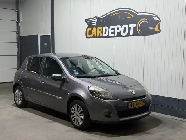 Renault Clio view 2