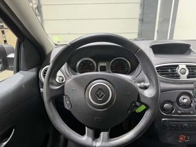 Renault Clio view 15