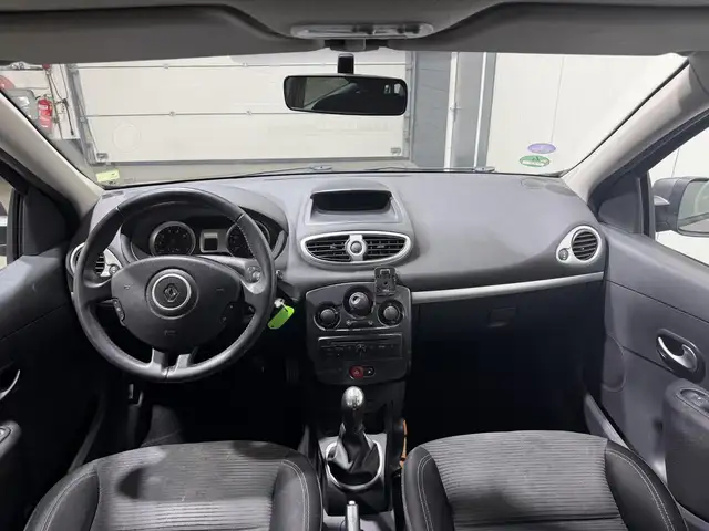 Renault Clio view 11