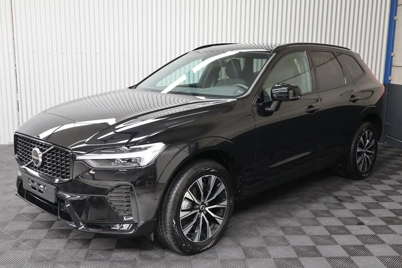 Volvo XC60 B4 Benzine Mild-Hybrid Geartronic Plus Dark Pano Negro - 1