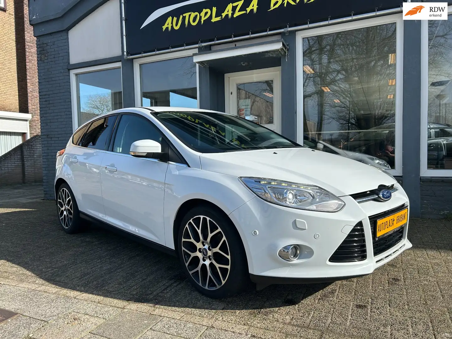 Ford Focus 1.6 EcoBoost Titanium / CLIMAT / CRUISE / 180 PK Weiß - 1