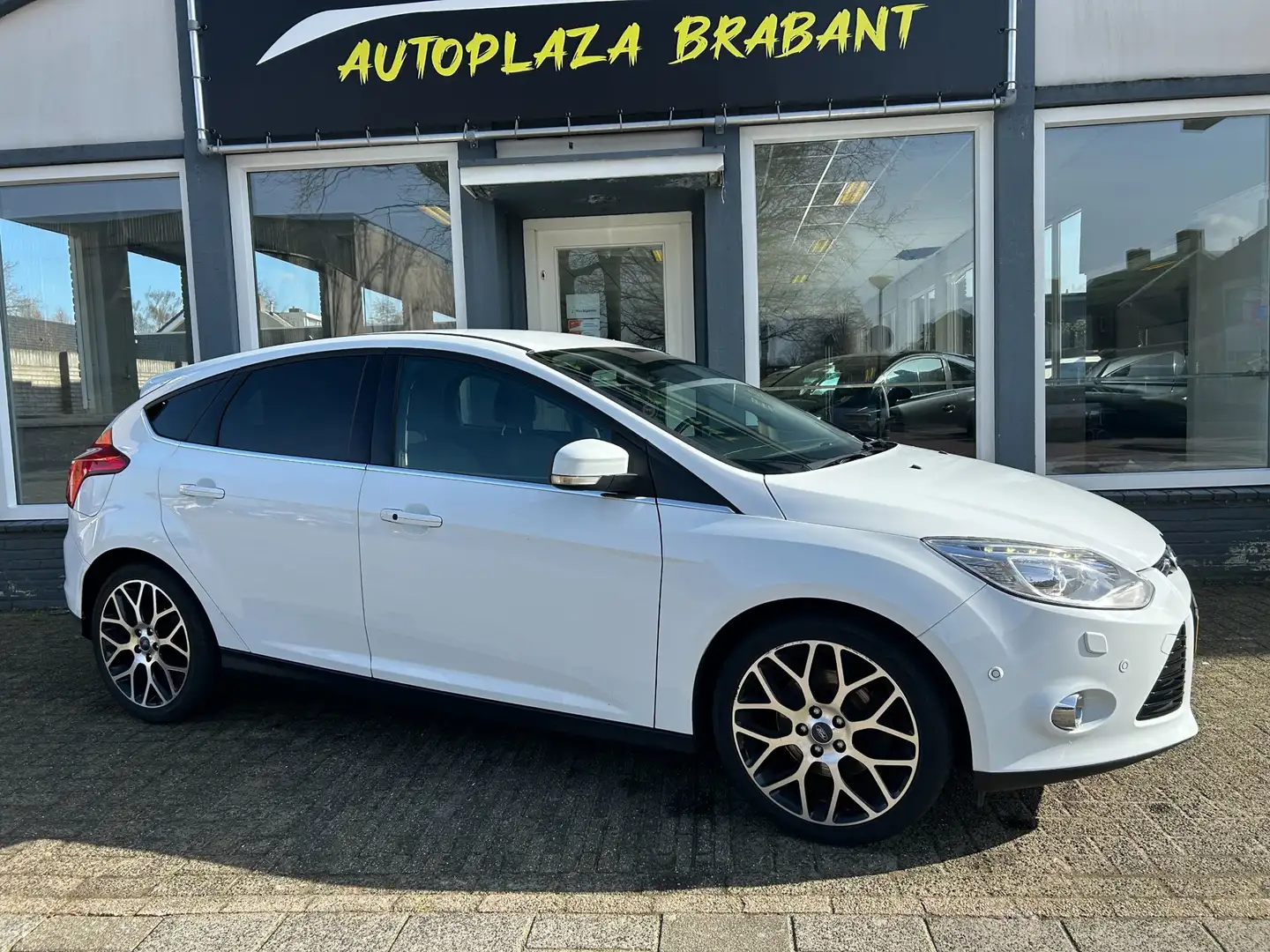 Ford Focus 1.6 EcoBoost Titanium / CLIMAT / CRUISE / 180 PK Weiß - 2
