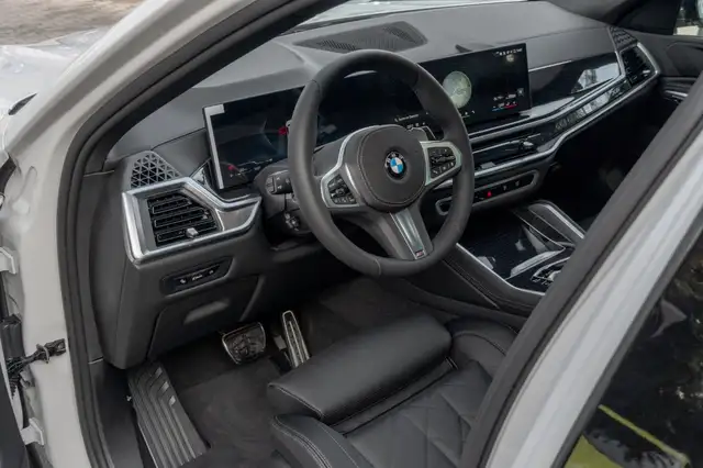 BMW X6 view 12