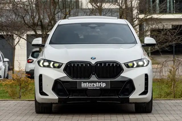 BMW X6 view 2