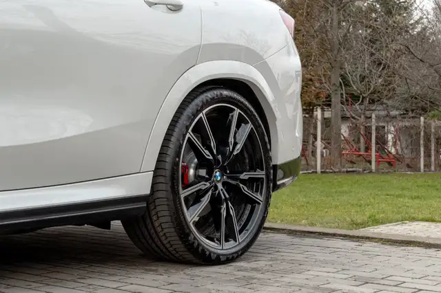 BMW X6 view 10