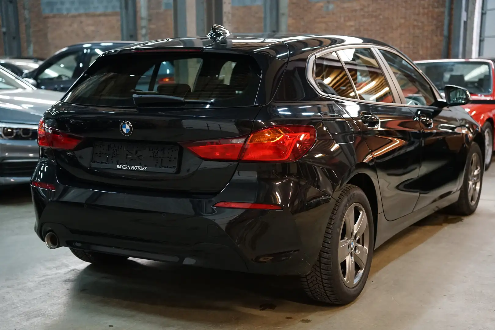 BMW 116 d Navigatie Carplay Garantie EURO6 Zwart - 2