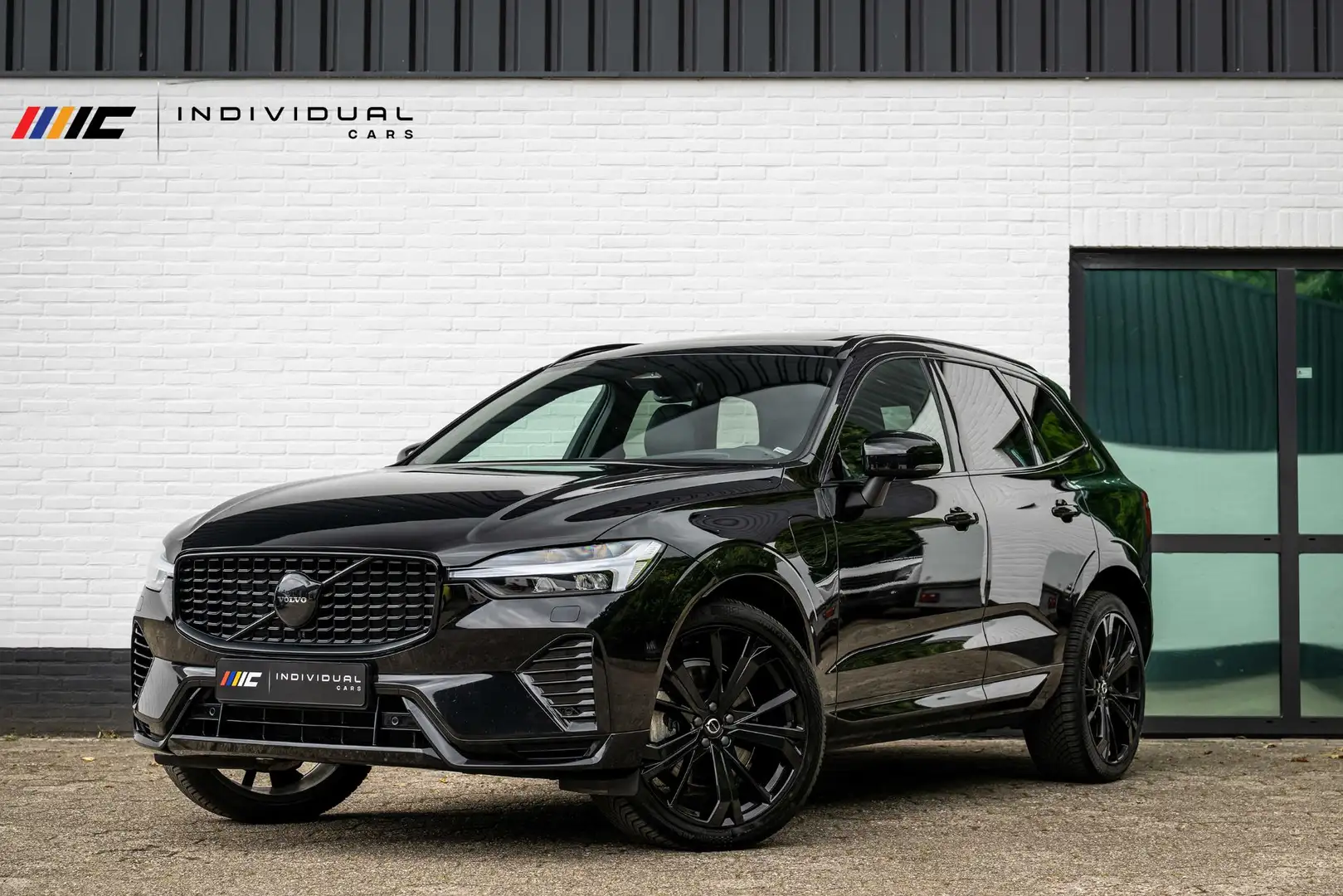 Volvo XC60 2.0 T6 Ultimate AWD Black Edition 398pk LONG RANGE Zwart - 1