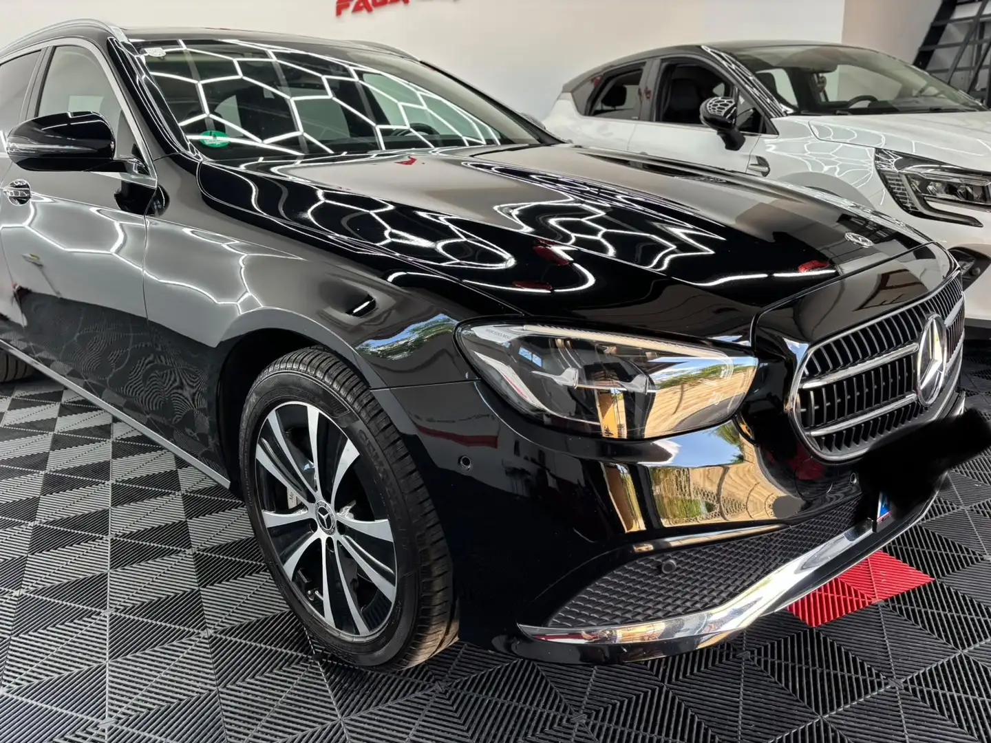 Mercedes-Benz E 300 de PHEV T  4 Matic  AUT Schwarz - 2