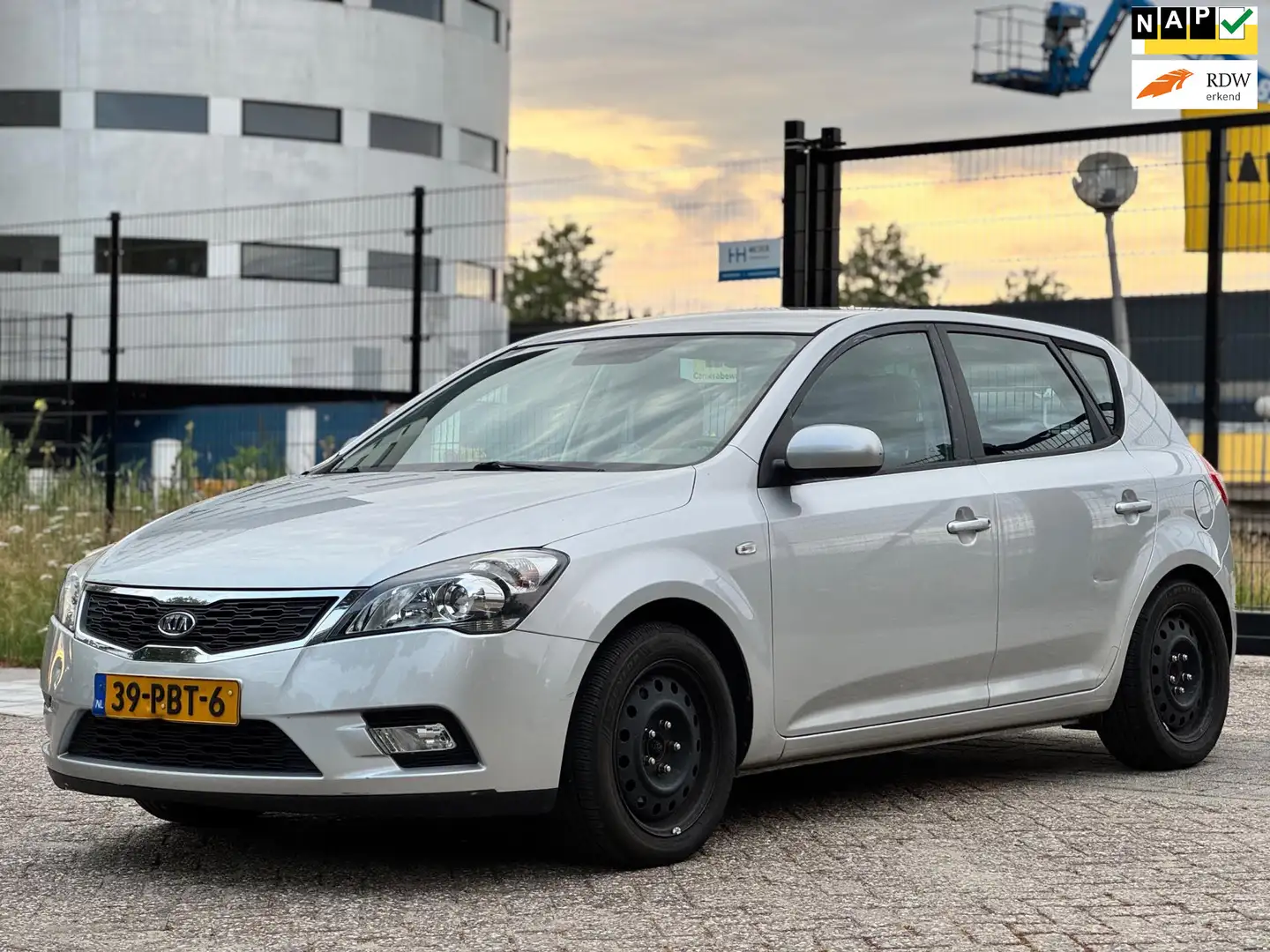 Kia Ceed / cee'd 1.4 CVVT X-ecutive/inruilkoopie/incl jaar apk/orig Gri - 1