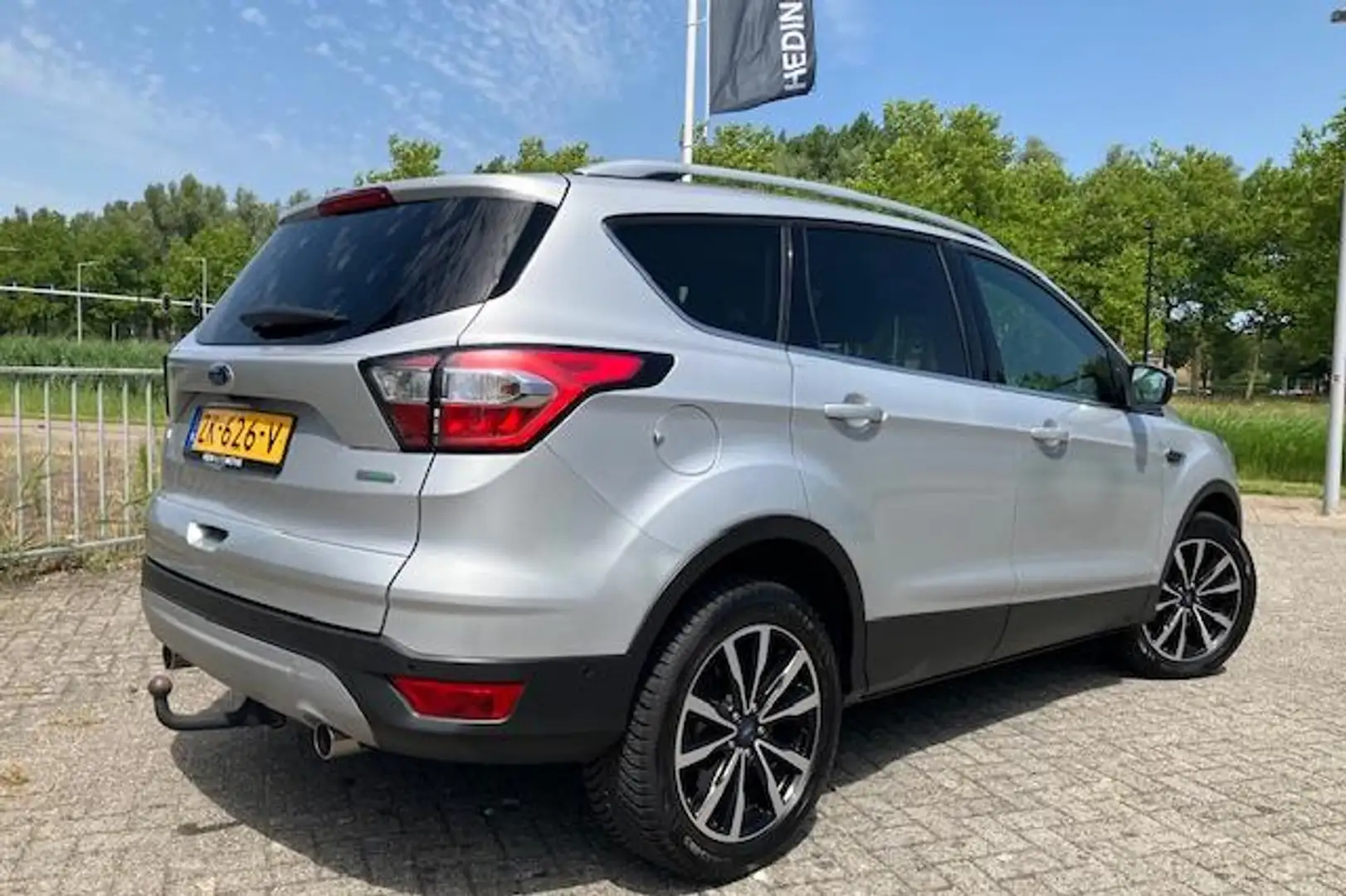 Ford Kuga 1.5 EcoBoost Titanium Gris - 2