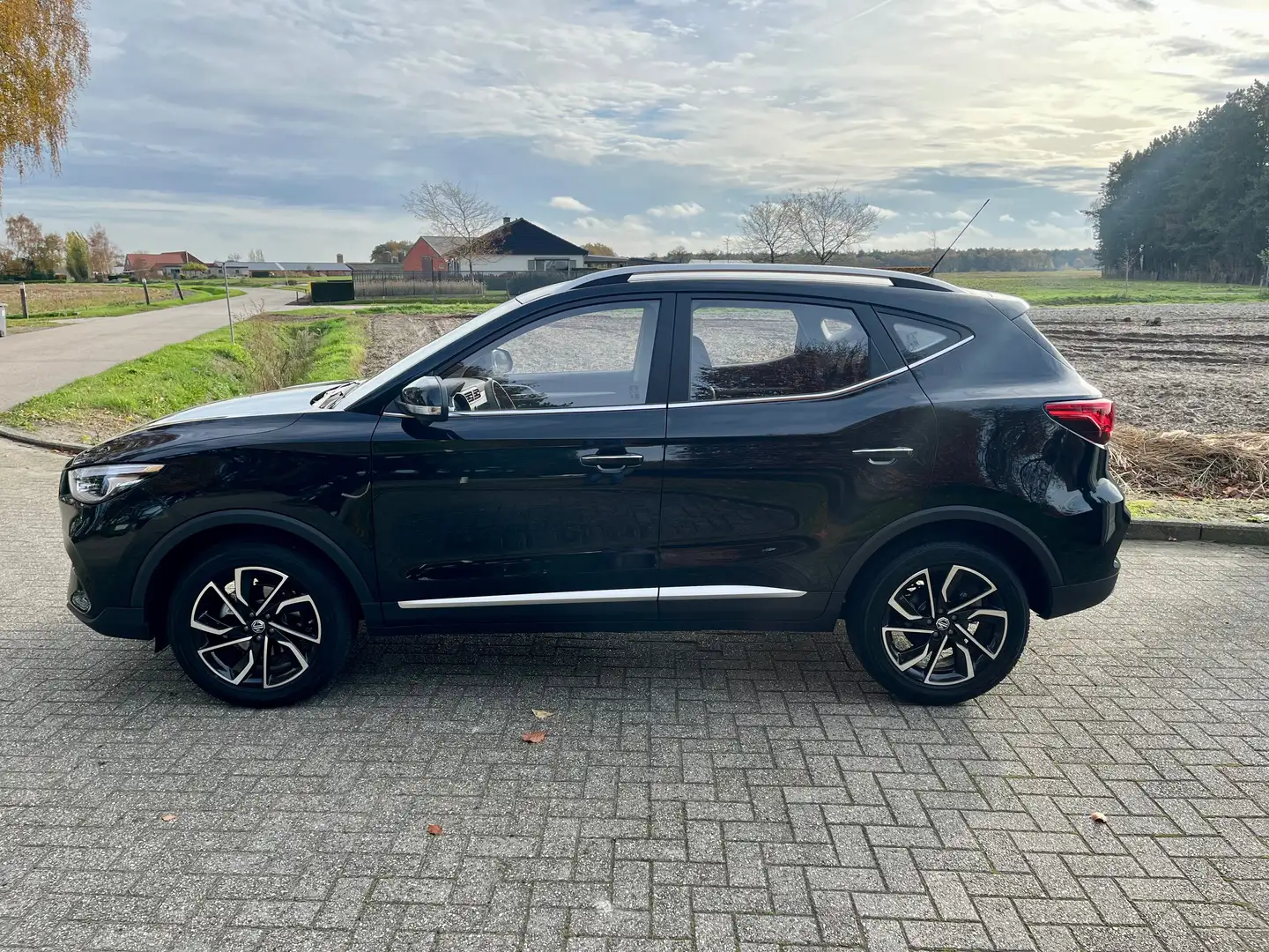 MG ZS Luxury 2025 360/Carplay/Cruise Fabriekswaarborg!! Noir - 2