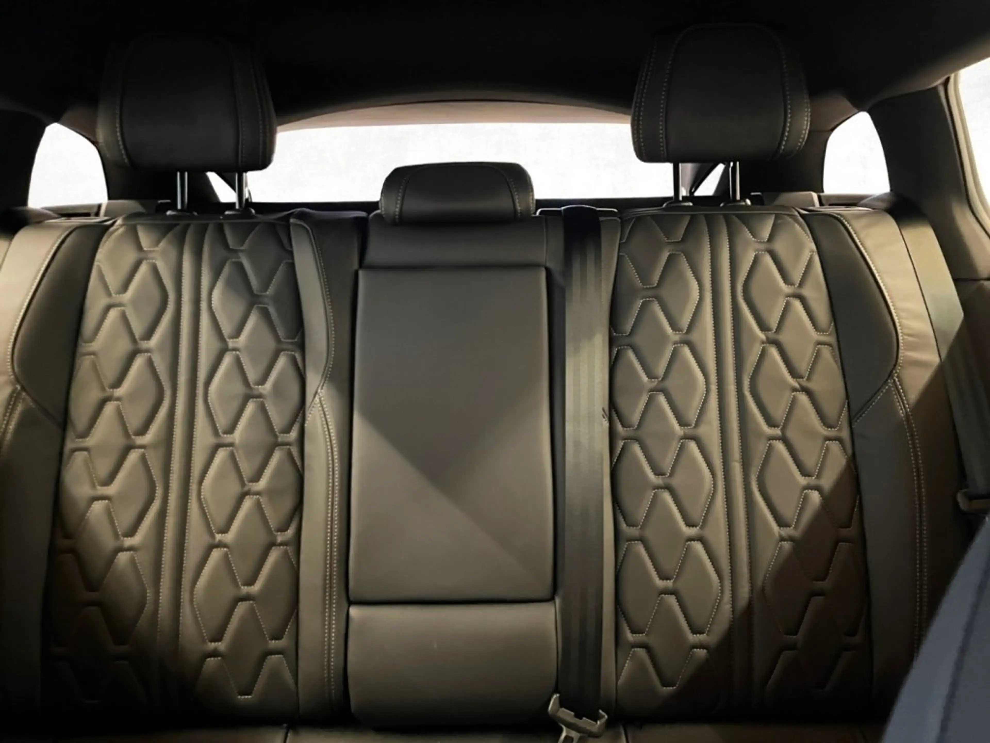 Peugeot 508 SW Lion Edition PHEV 225 e-EAT8 — photo 13