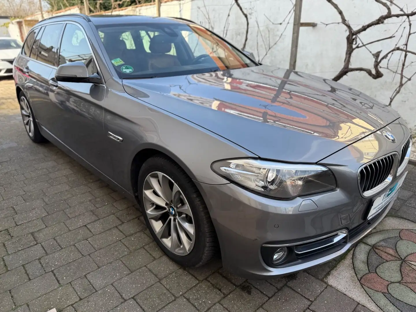 BMW 520 Baureihe 5 Touring 520 d xDrive Luxury Line Grau - 2