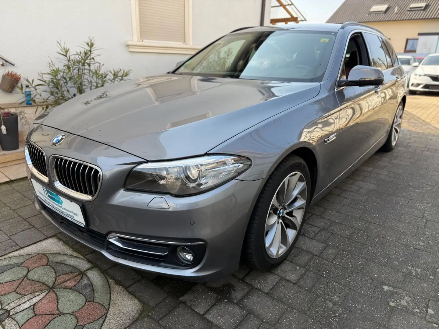 BMW 520 Baureihe 5 Touring 520 d xDrive Luxury Line Grau - 1