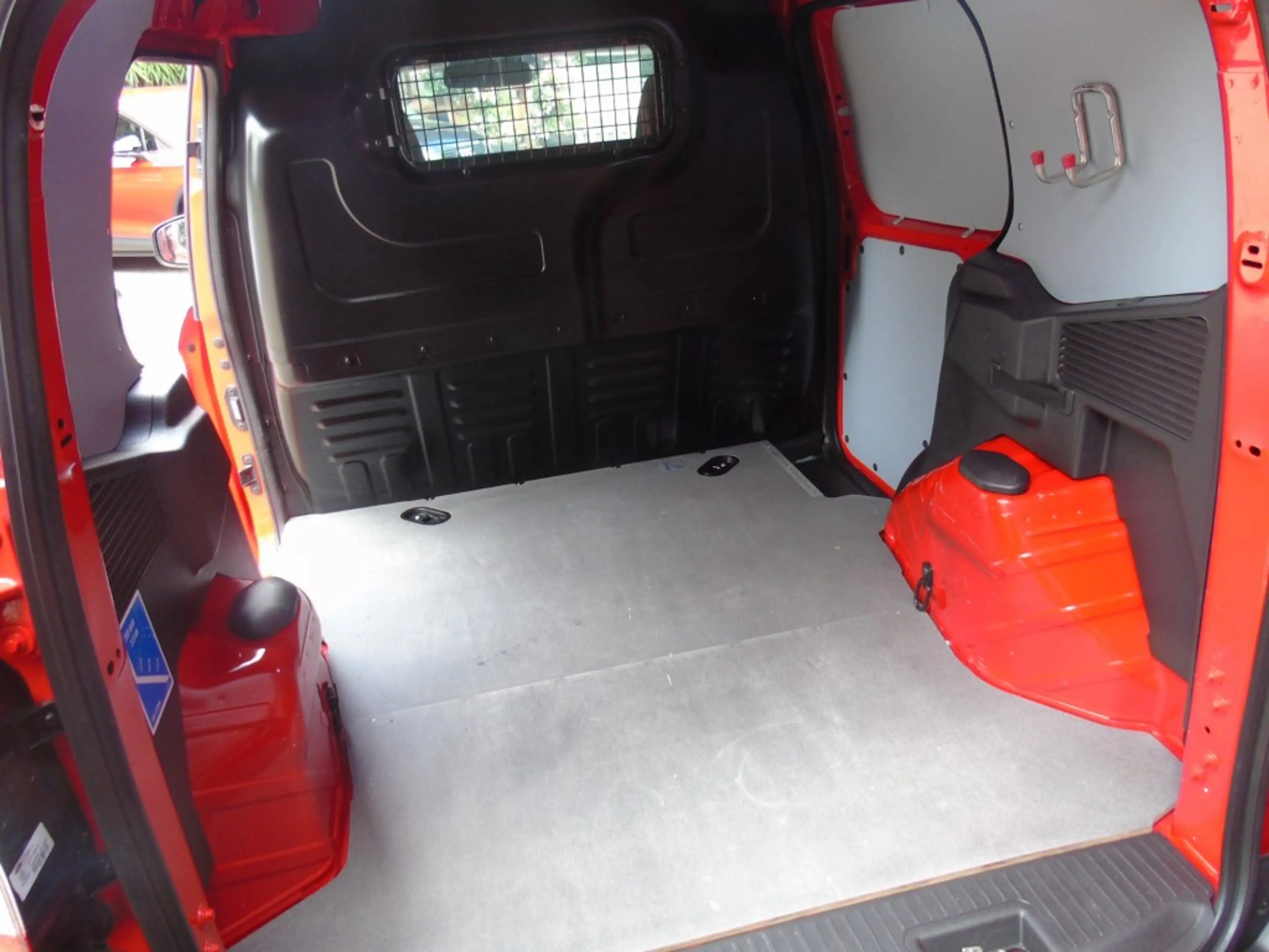 Ford Transit Courier 1.0 Trend Ecoboost 100 PK - 2022 - Navi - 2x schui — photo 12