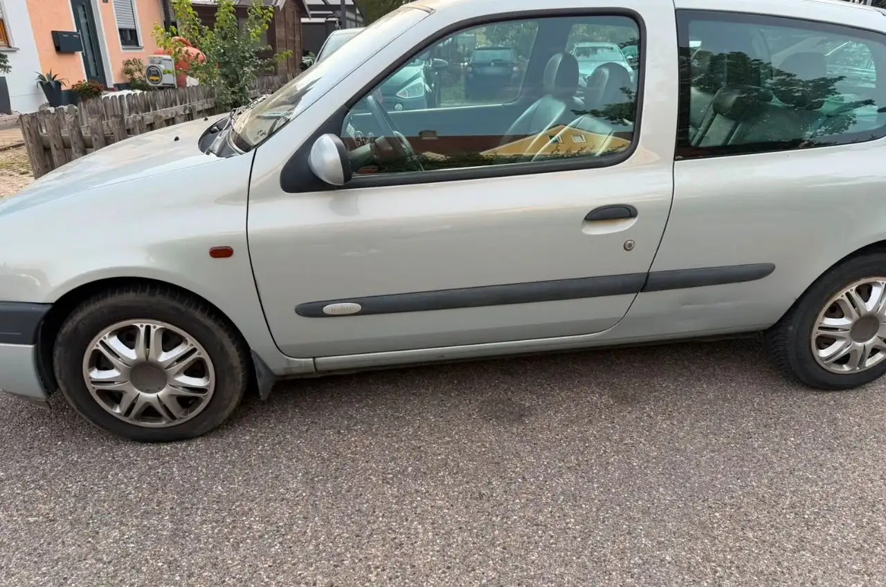 Renault Clio 1.6 Automatik Initiale, foto 2