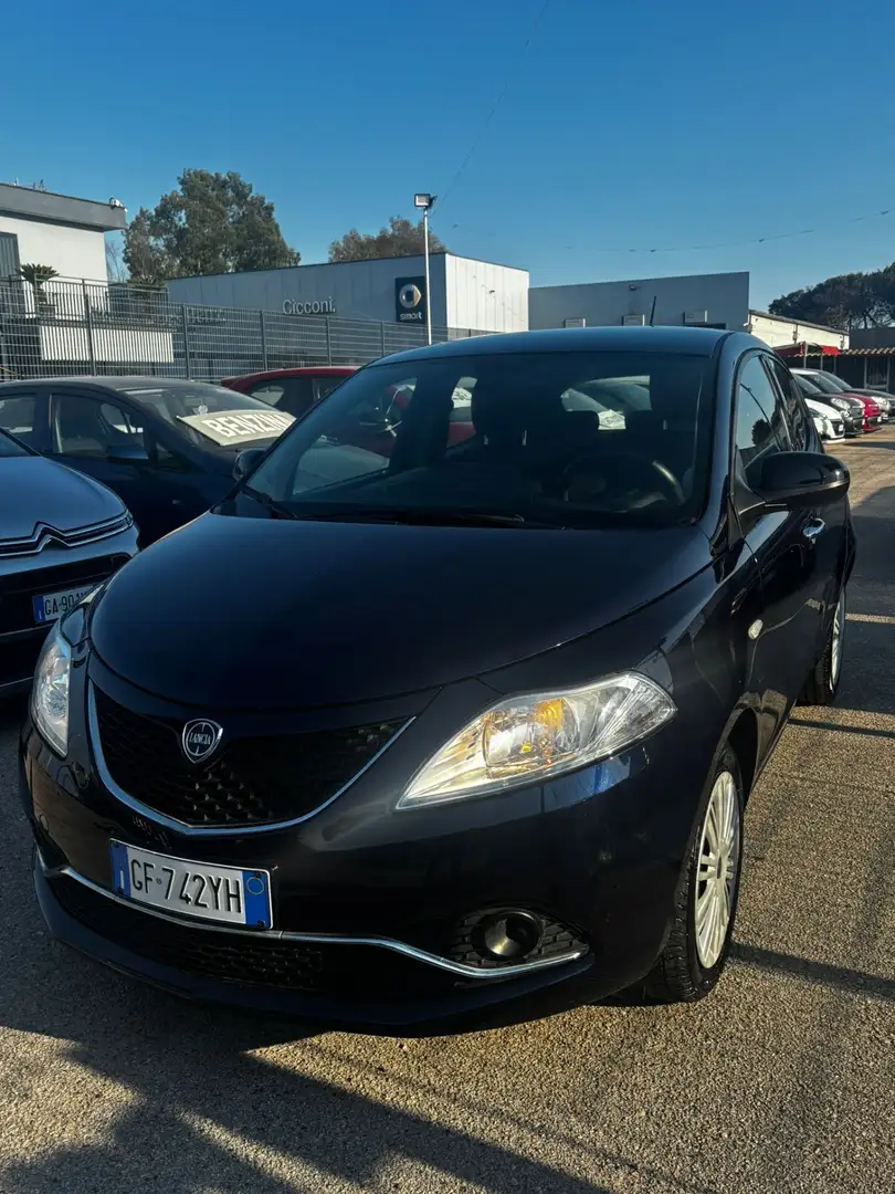 Lancia Ypsilon 1.0 FireFly 5 porte S&S Hybrid Ecochic Gold Blauw - 1