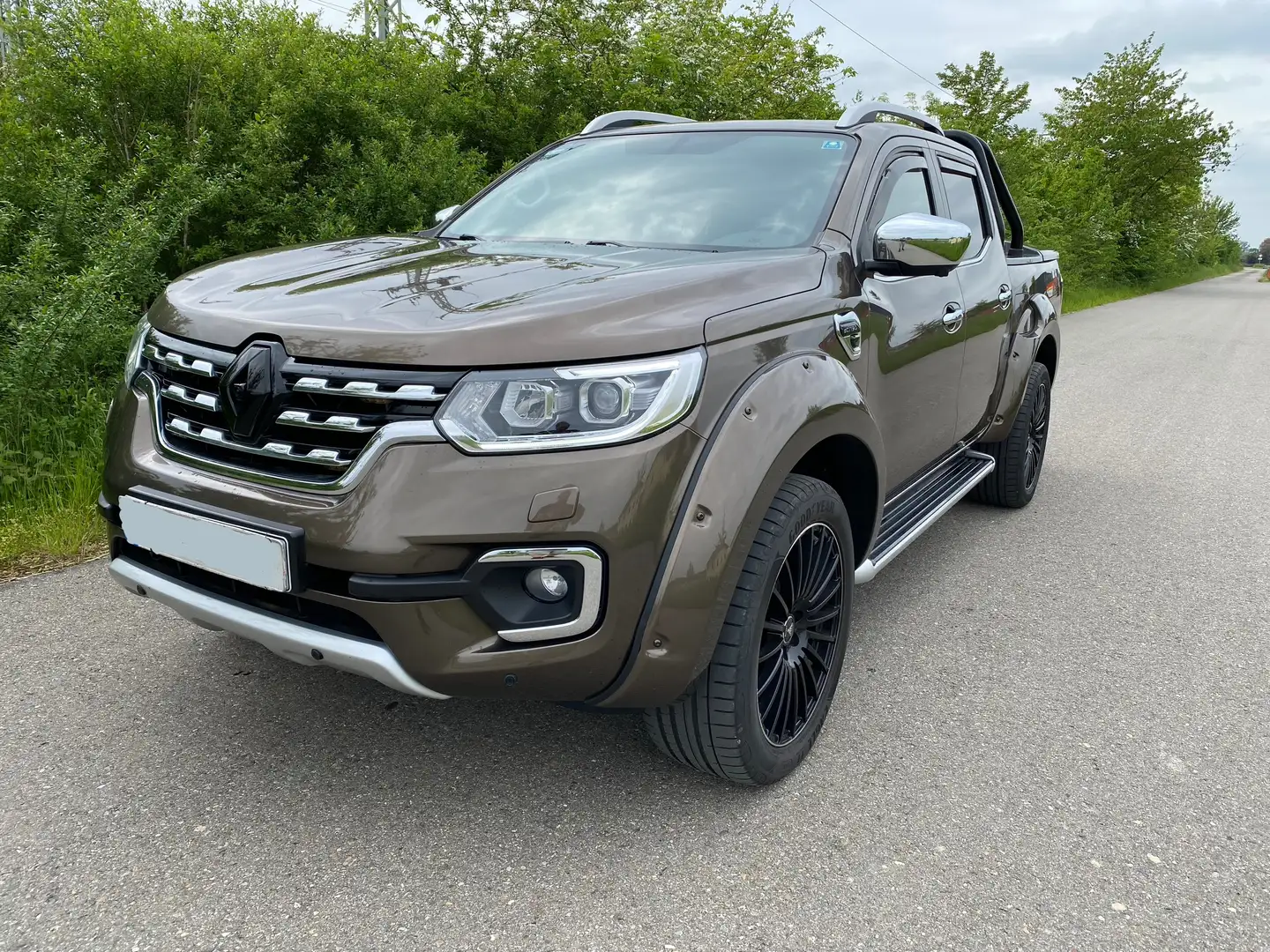 Nissan Navara Renault Alaskan Intens Double Cab 4x4 Braun - 1