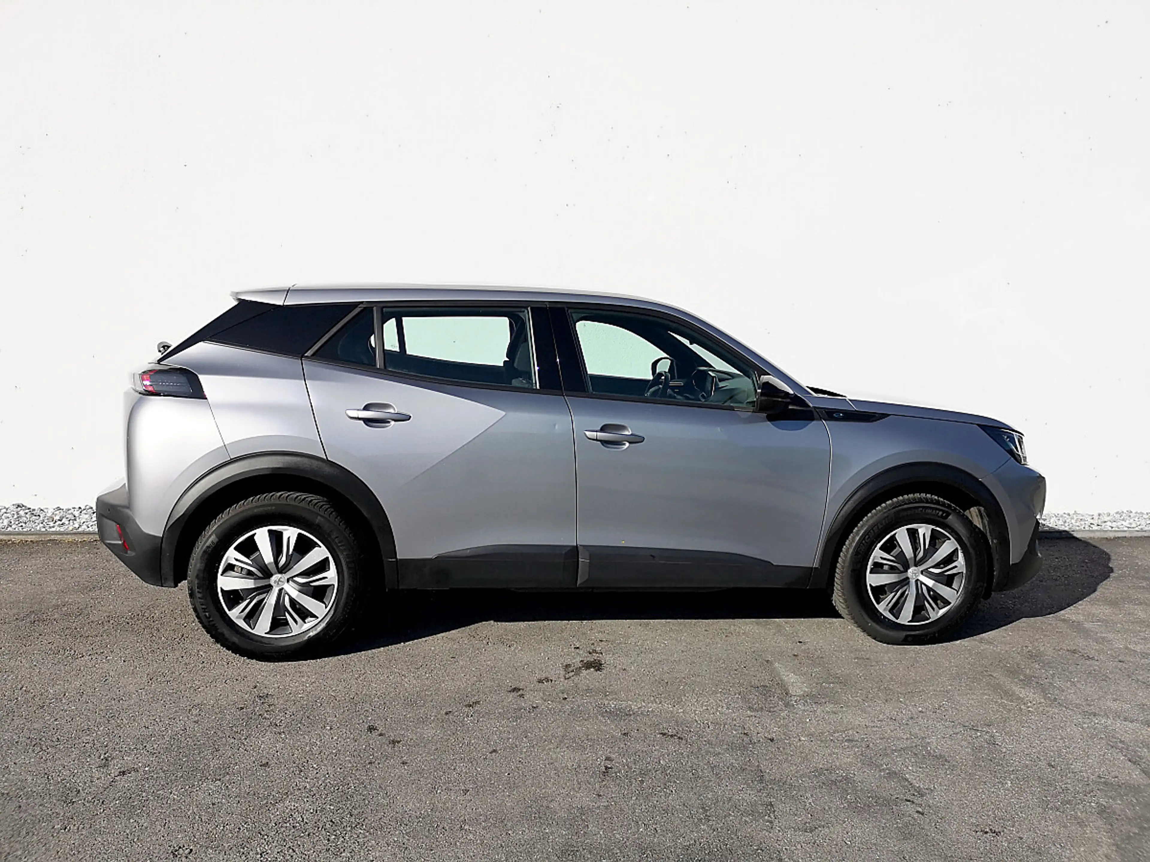 Peugeot e-2008 50kWh Active Pack — photo 10