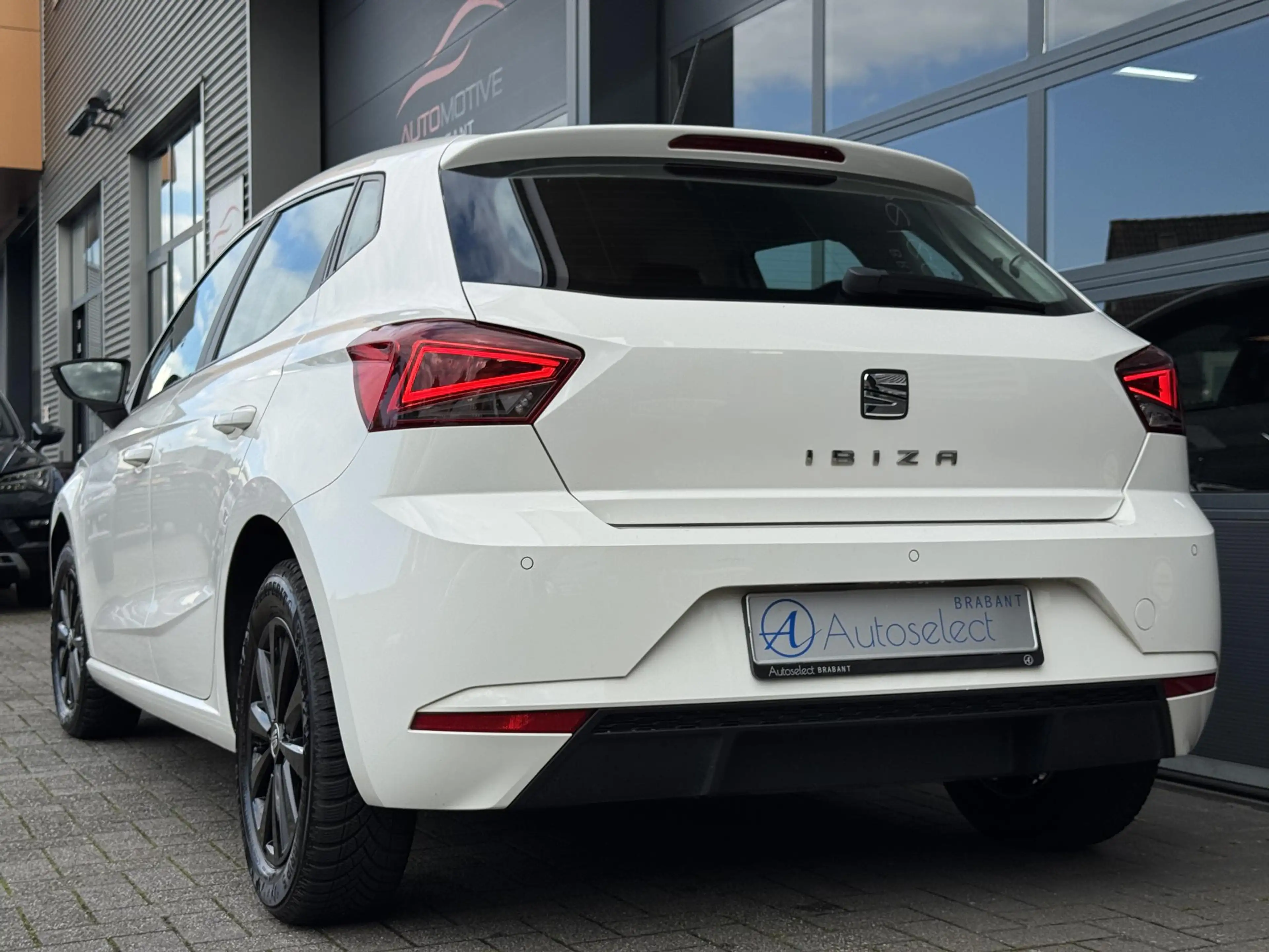 SEAT Ibiza 1.0 TSI Style LED | Cruise | PDC — photo 11