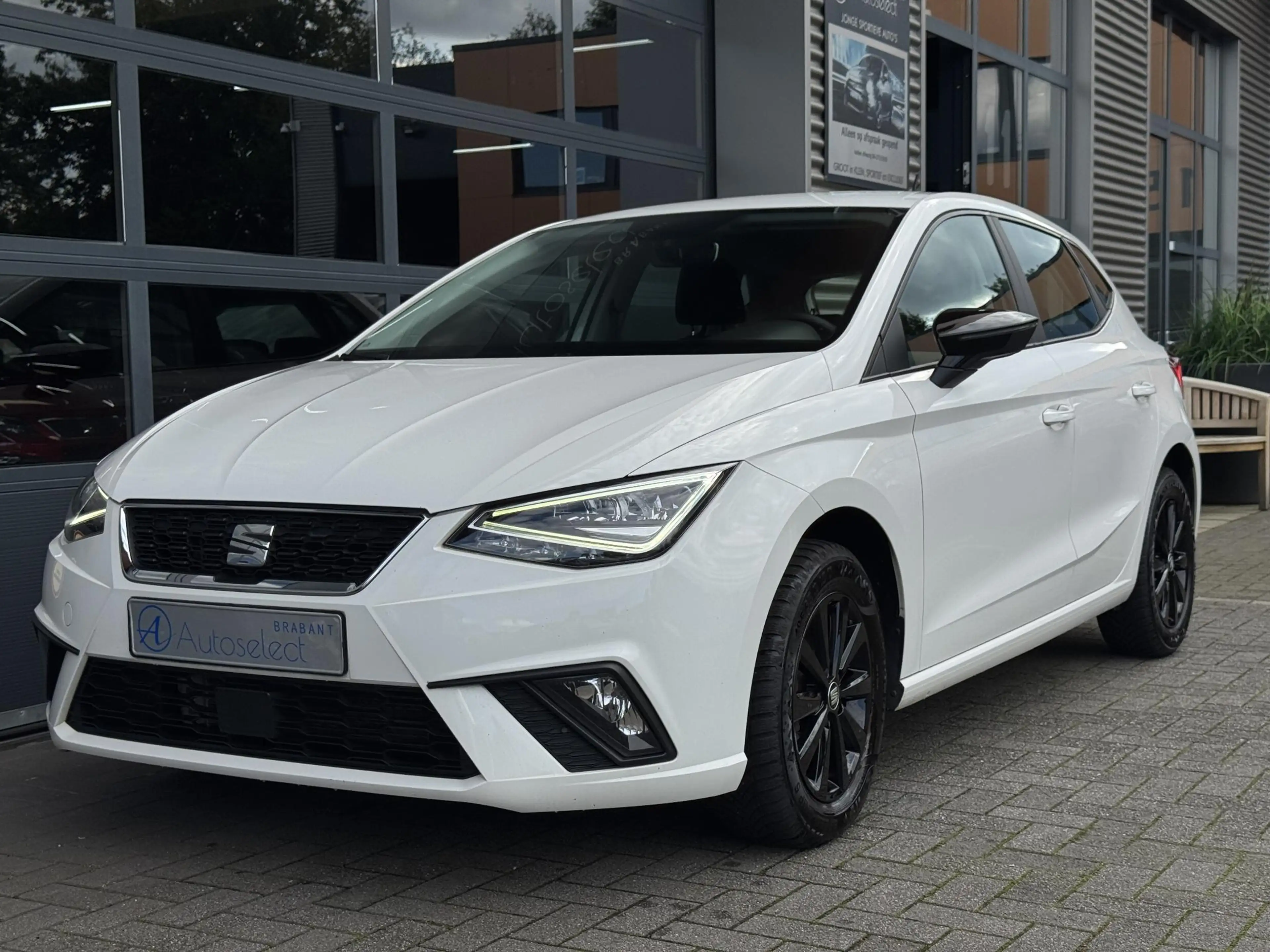 SEAT Ibiza 1.0 TSI Style LED | Cruise | PDC — photo 6