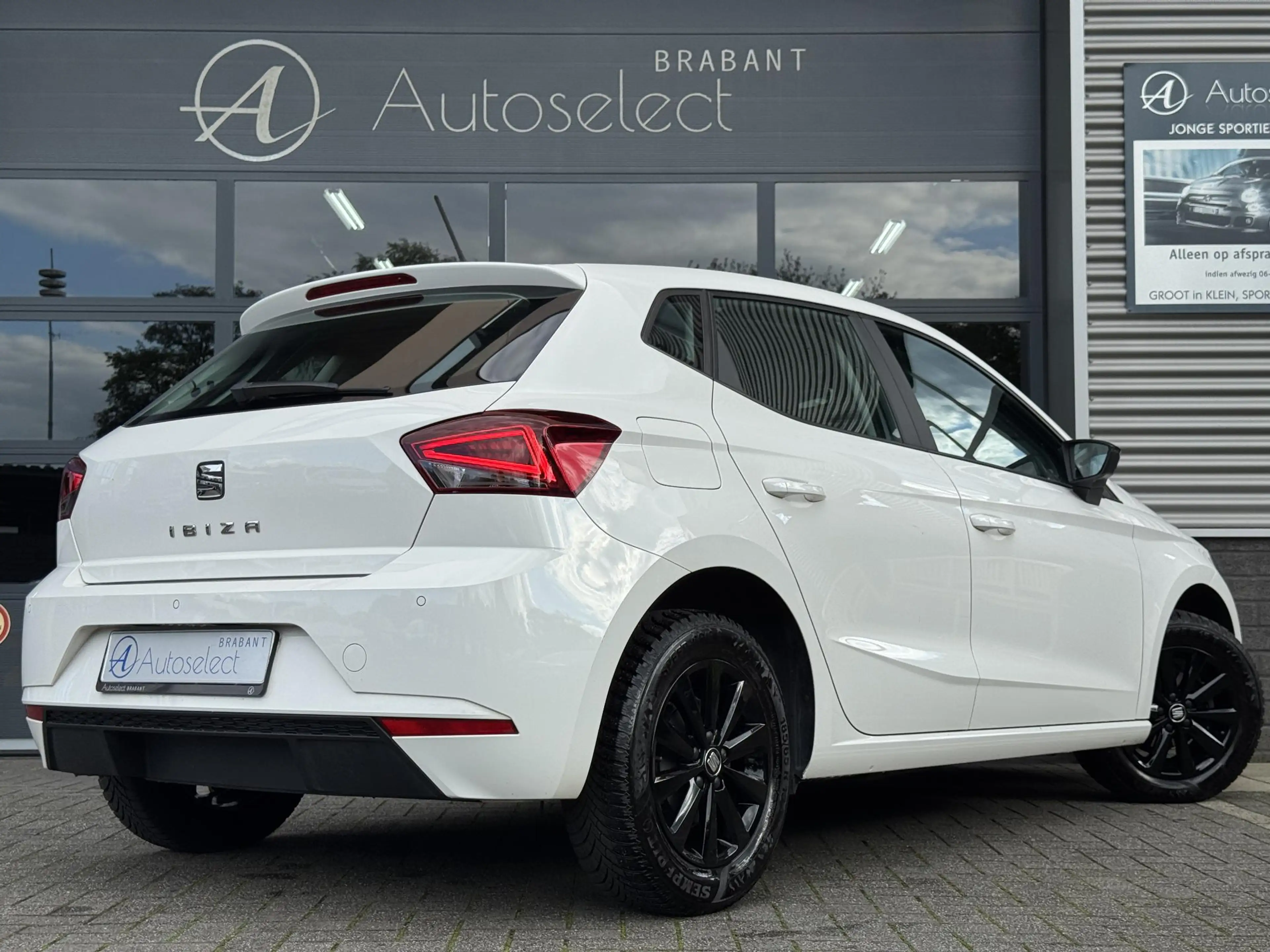 SEAT Ibiza 1.0 TSI Style LED | Cruise | PDC — photo 3