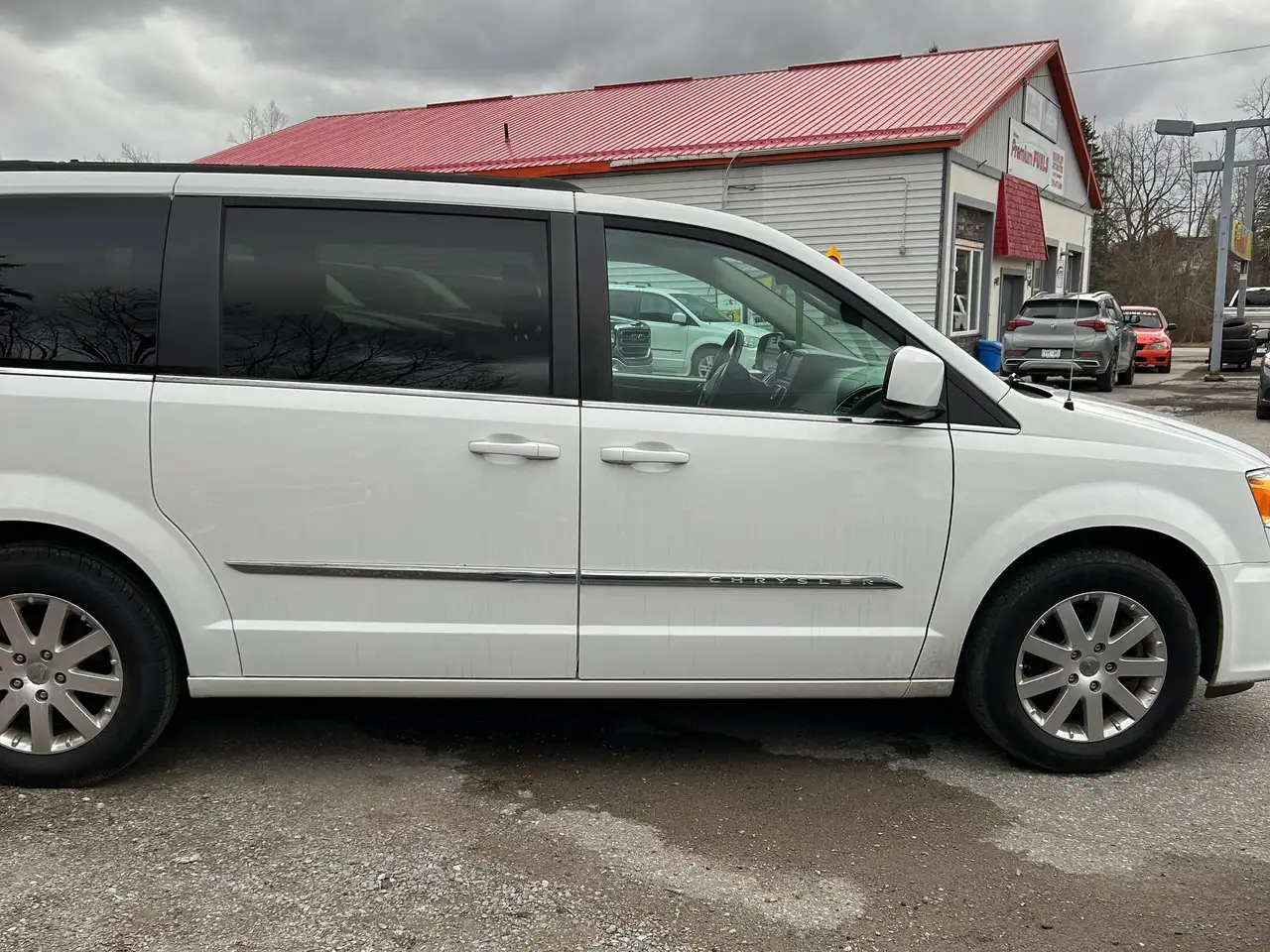 Chrysler Town & Country снимка Chrysler Town & Country