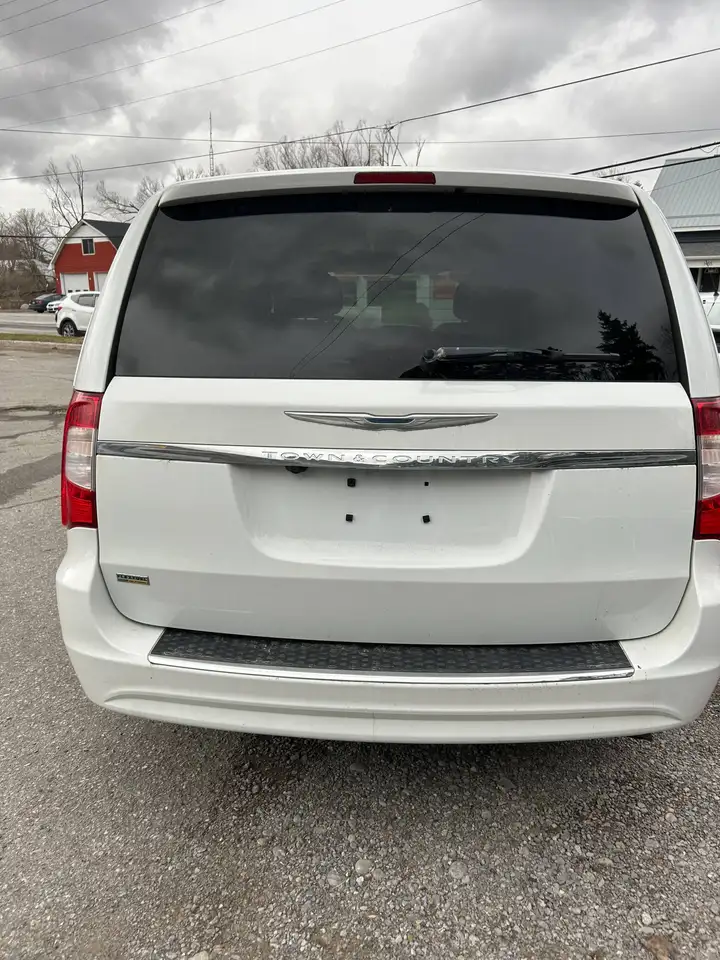 Chrysler Town & Country снимка Chrysler Town & Country