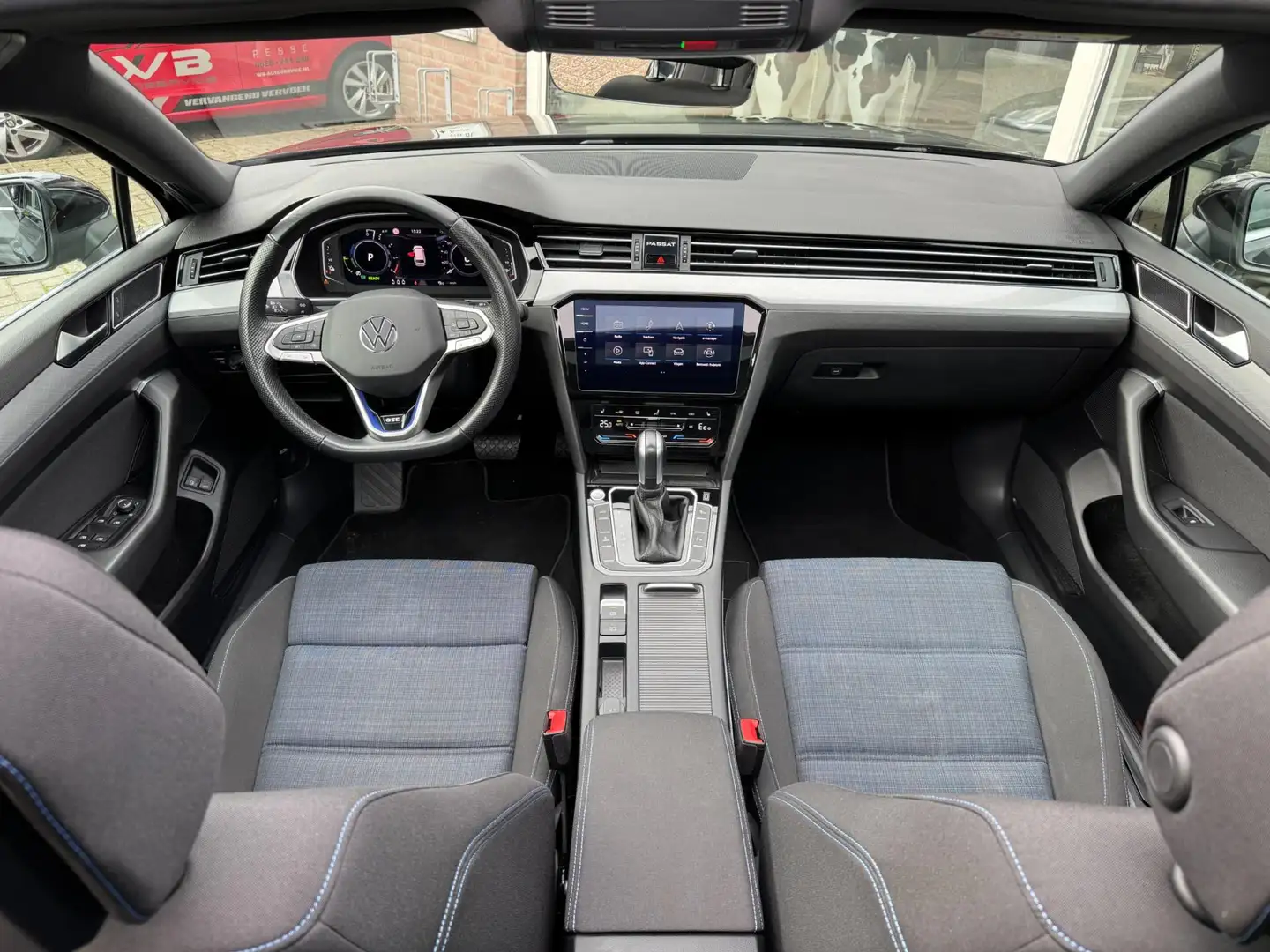 Volkswagen Passat Variant 1.4 TSI PHEV GTE Virtual I Pano I Carplay I Camera Zwart - 2