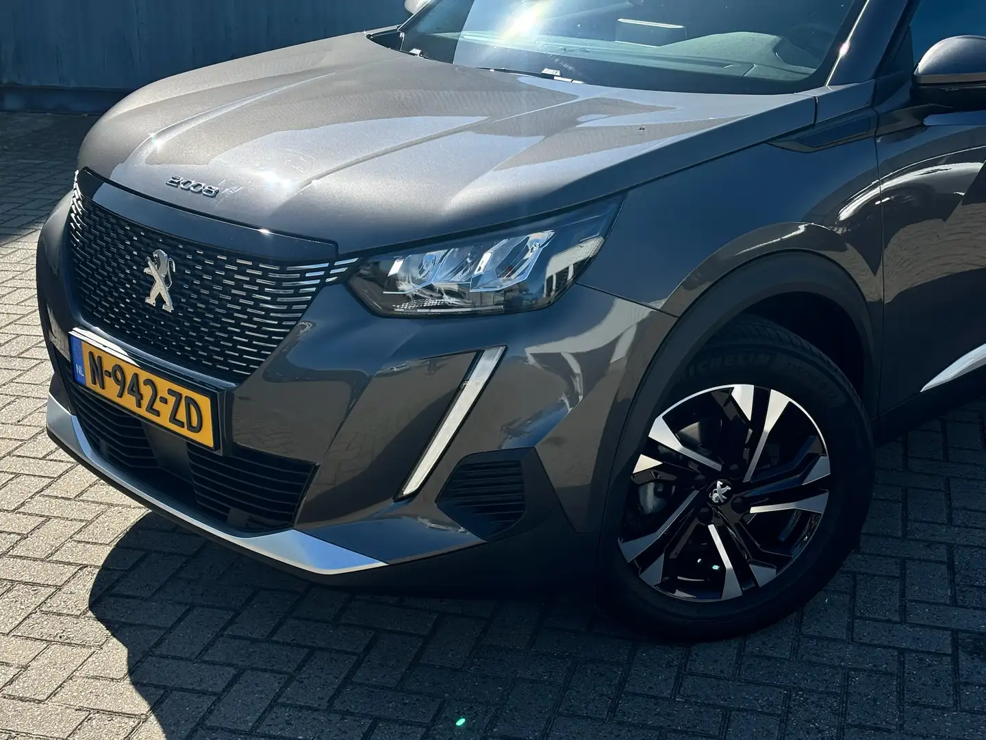 Peugeot 2008 1.2 Allure Pack Trekhaak | Airco AUTO | Navi Fulls Gris - 2
