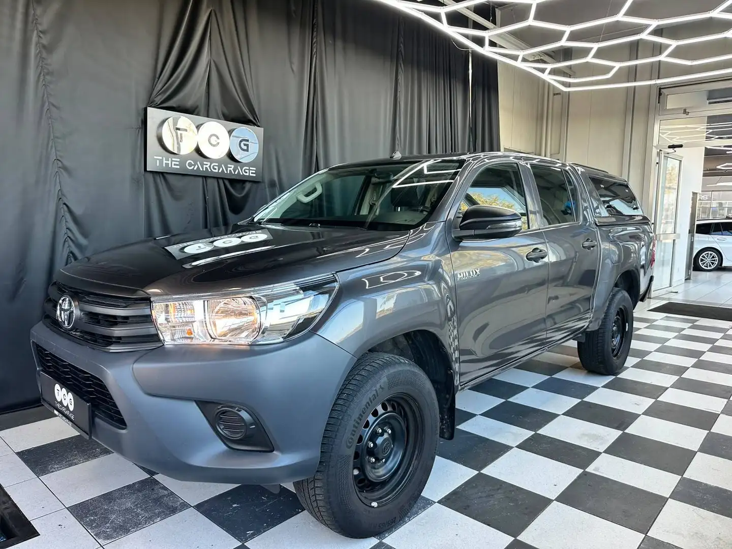 Toyota Hilux Double Cab Duty 4x4 Grau - 1