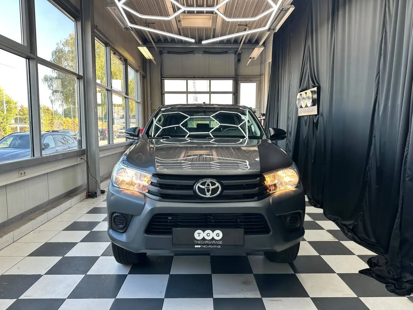 Toyota Hilux Double Cab Duty 4x4 Grau - 2