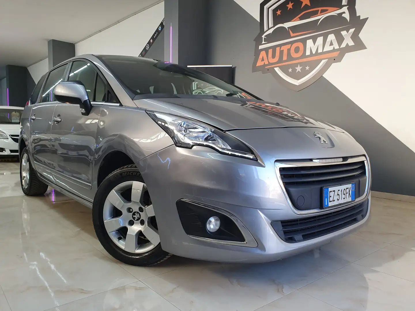 Peugeot 5008 5008 1.6 hdi 8v Active 115cv Grijs - 1