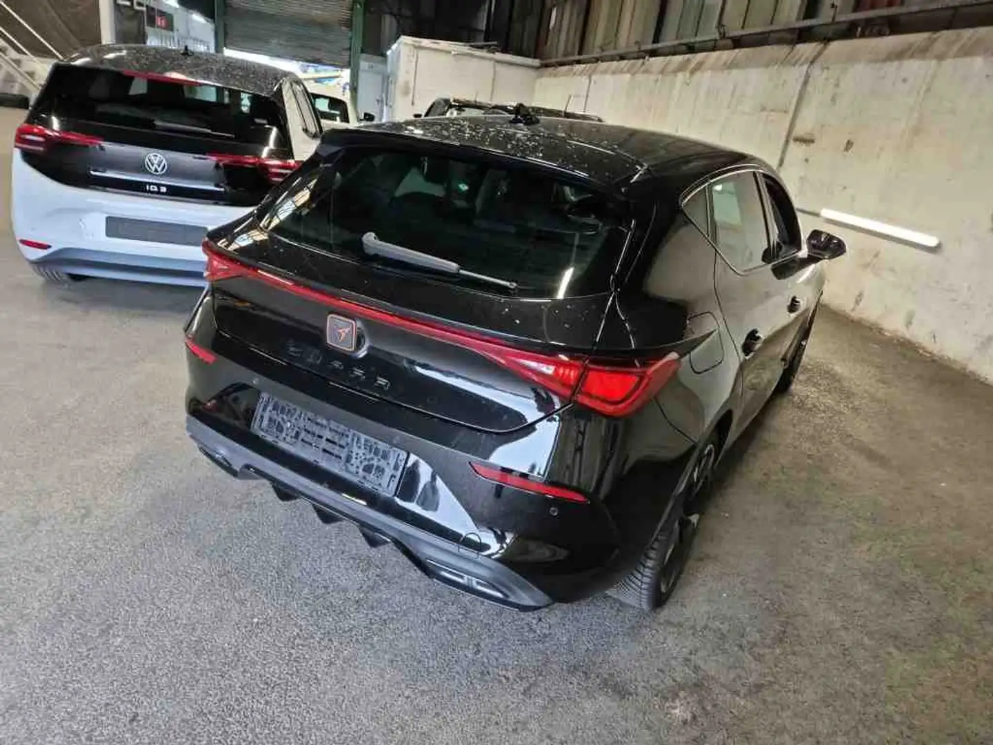 CUPRA Leon 1.5 eTSI DSG NAVI KAMERA PDC LED SITZHZG Schwarz - 2