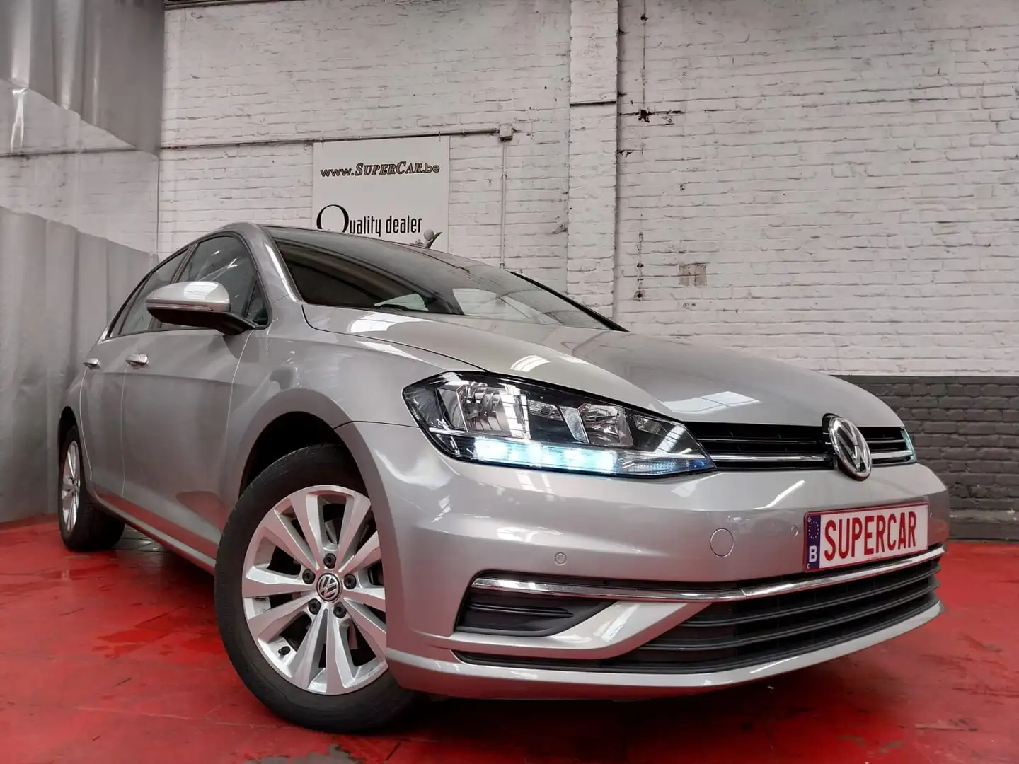Volkswagen Golf 1.6 SCR TDi Highline *Toit* Capteurs Av/Ar* Gris - 1